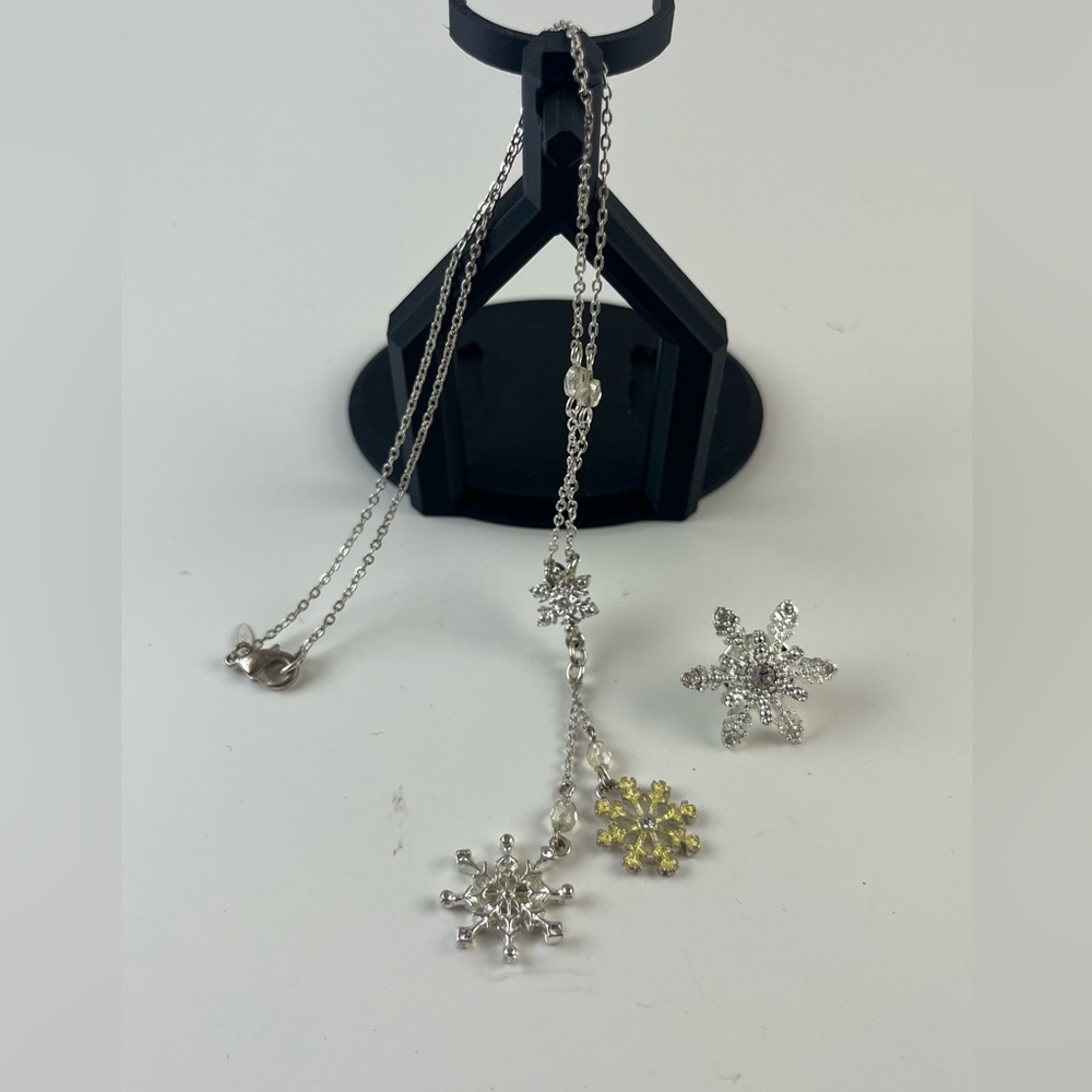 Silver Snowflake Necklace & Pin Set